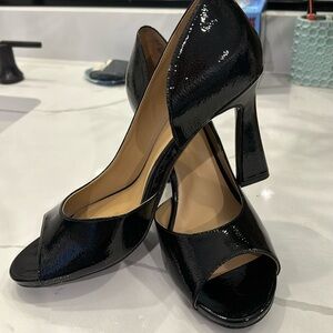 Naturalizer open toe heel.  Size 11 with chunky heel